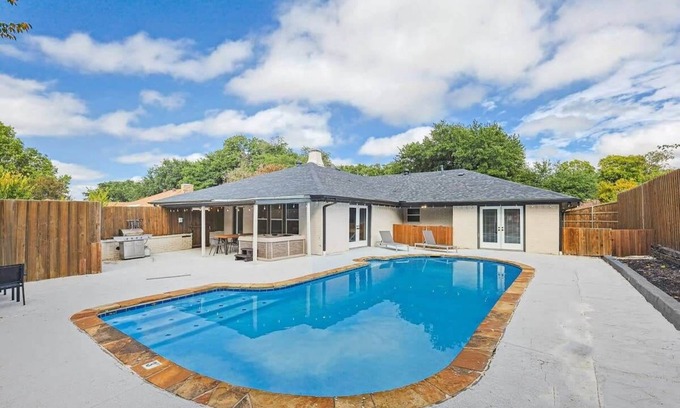 Garland House | Bright Home for Large Groups with Private Pool & Spa