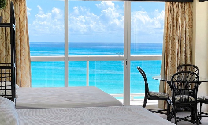 Punta Cancun Apartment | Inviting Sunrise Caribe Front in the Heart of Hotel Zone