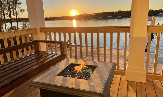 Elberta House | Breathtaking Sunset Views with Private Beach Access