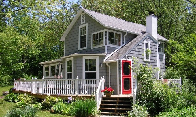 Fennville Cottage | Breathtaking Sunsets and Steps to Beach Access