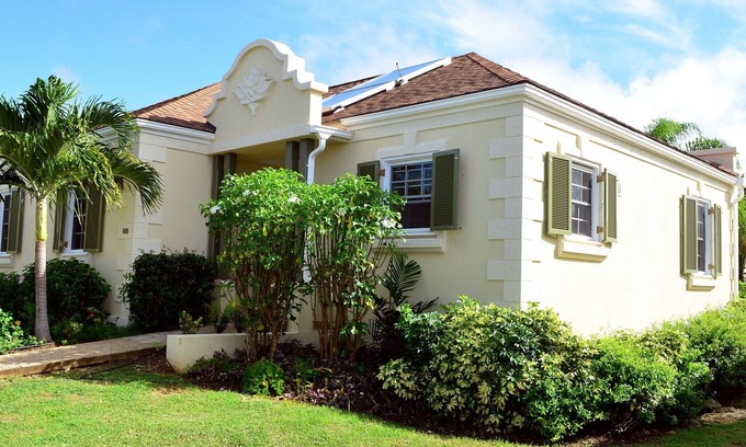 Mount Brevitor Villa | Relaxing Three Bedroom Retreat with Pool and Spa Access