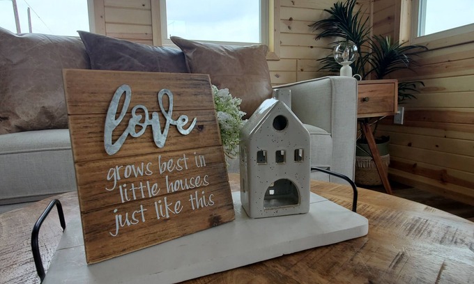 McNeil Cabin | Charming Tiny Home Cabin with Ocean View and Breakfast