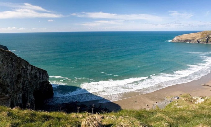 Saint Breward Cottage | Idyllic Cornish Cottage with Hot Tub & Sauna, 7m to Beach