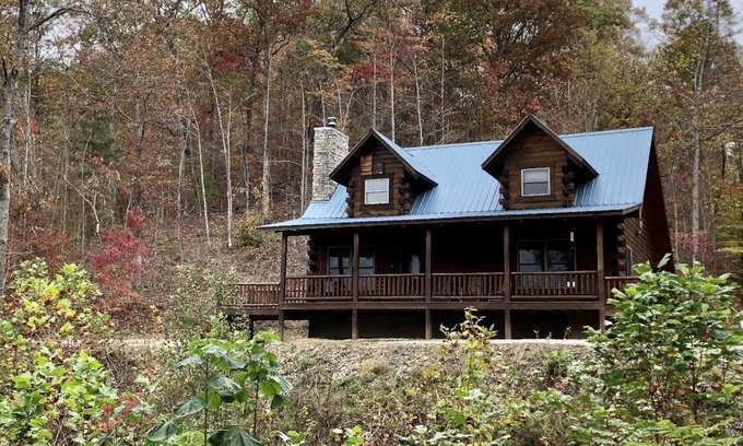Means Cabin | Tree Top Views and Family-Friendly Amenities Await You