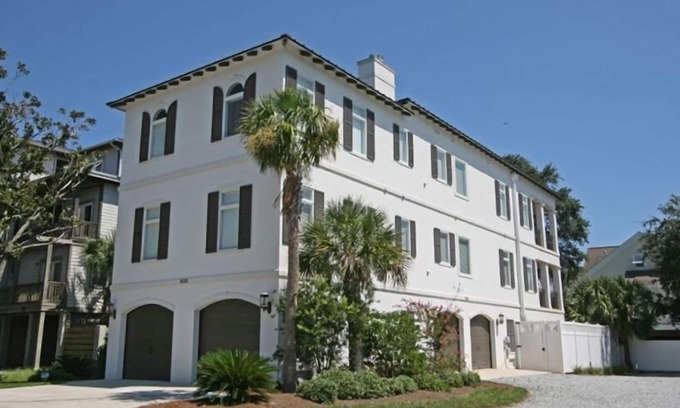 Saint Simons Island Villa | Upscale Villa Steps from Beach with Ocean View & Spa