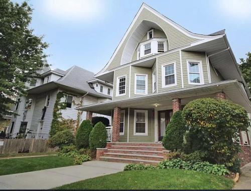 Prospect Park South Villa | Elegant Victorian Suite in SAM's Home - Pet & Child Friendly