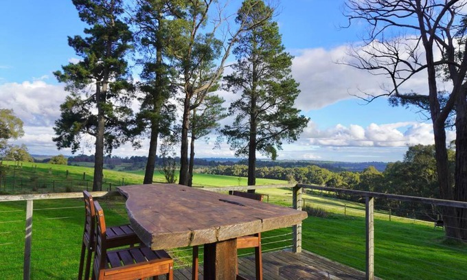 Menzies Creek Villa | Elegant Villa on 10 Acres with Pet-Friendly Amenities
