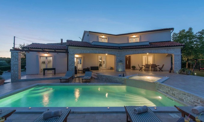 Vizinada Villa | Villa with Scenic Views and Private Pool in Vižinada