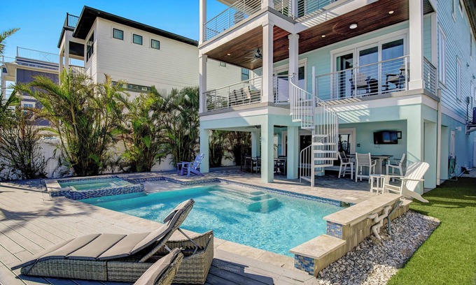 Bradenton Beach House | Impressive Waterfront Home with Pool, Spa & Rooftop Access