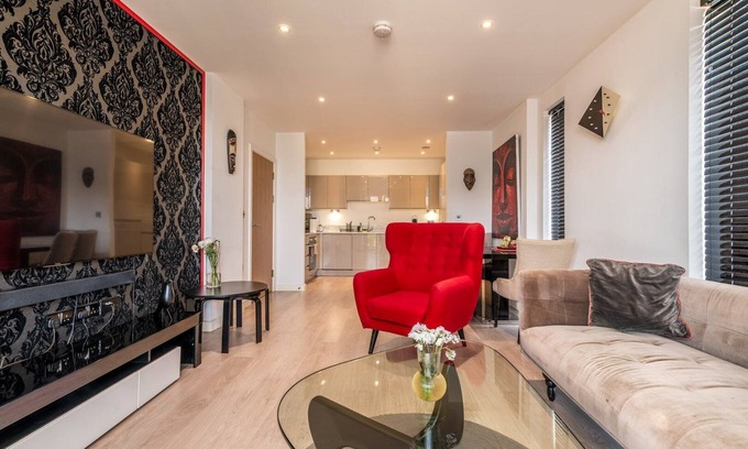 Wembley Park Apartment | Inviting Wembley Flat with Spa and Family-Friendly Amenities