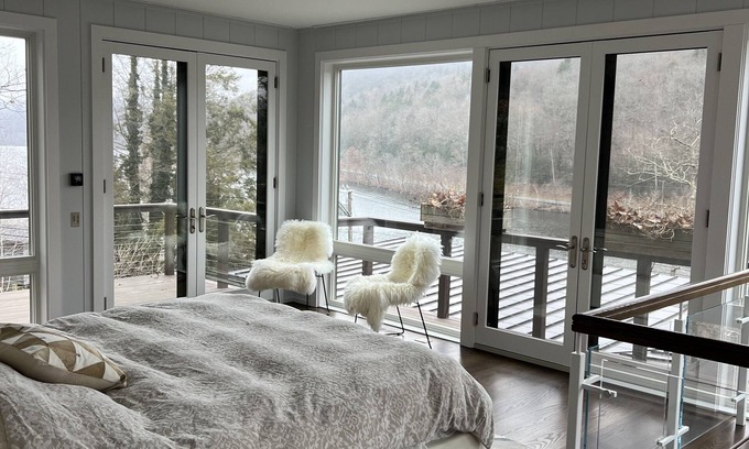 New Preston House | Beautiful Mid-Century Lake House Gem on Lake Waramaug