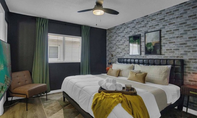 Oakford Park Apartment | Beautifully Renovated 1 Bedroom Near Midtown Attractions