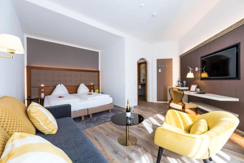 Velden am Worther See Hotel | Oceanfront Hotel Goritschnigg: Pet Friendly & Highly Rated