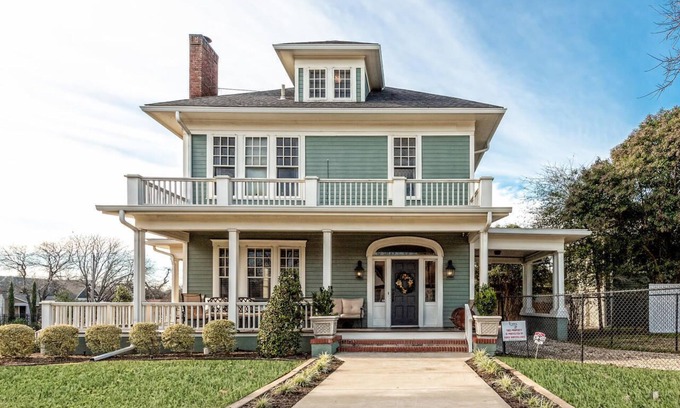 Waco House | Gorman House: Guest Rated 9.6, Steps from Baylor Stadium