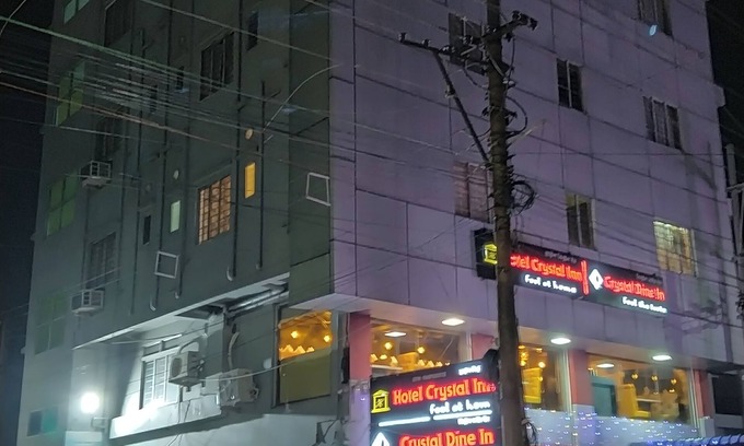 Hatigaon Hotel | Discover Goroomgo Crystal Inn Guwahati: Family-Friendly Stay