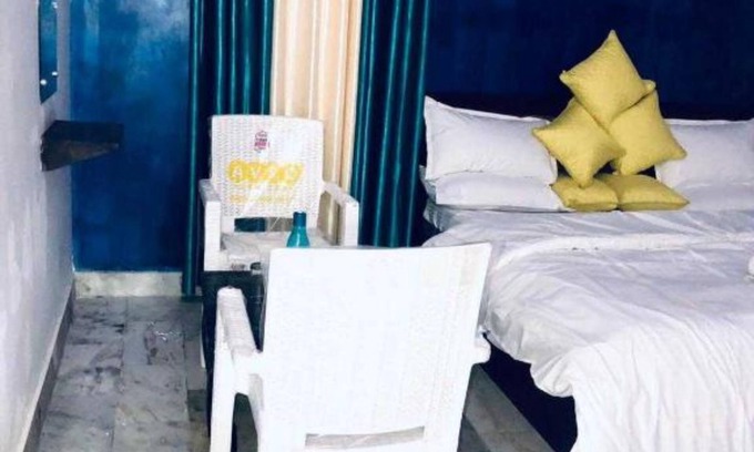 Mandore Hotel | Discover Goroomgo Devmahal Jodhpur with Family-Friendly Amenities