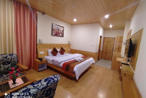 Simsa Village Hotel | Guest Rated: Goroomgo Hotel Mareema in Scenic Manali