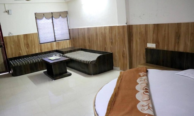 Pachmarhi Hotel | Budget-Friendly Stay at Goroomgo Jain Residency with Breakfast