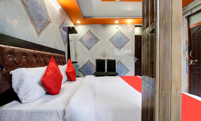 Charbagh Hotel | Discover Goroomgo Krishna Palace Charbagh, Lucknow