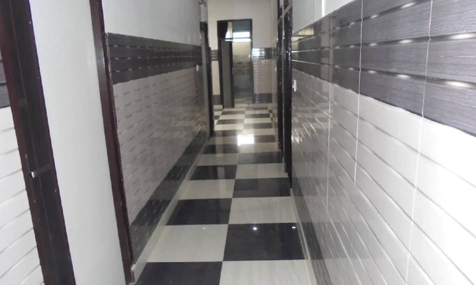 Meerut Hotel | Budget-Friendly Goroomgo Labh Mahal Meerut with Breakfast