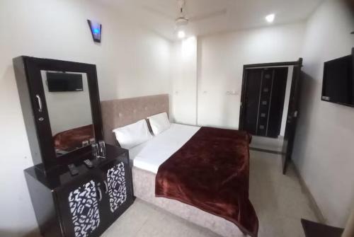Mohangarh Hotel | Goroomgo Metro Regency Charbagh, Lucknow Near Railway Station 950m - Fully-Air-Conditioned Hotel at Prime Location, "Best Customer Service Experience"