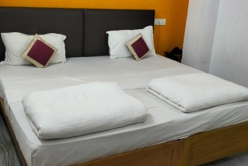 Rajgir Hotel | Discover Goroomgo Rekha International in Rajgir