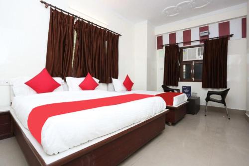 Shivalik Nagar Hotel | Goroomgo Shiva Palace Haridwar: Family-Friendly Getaway