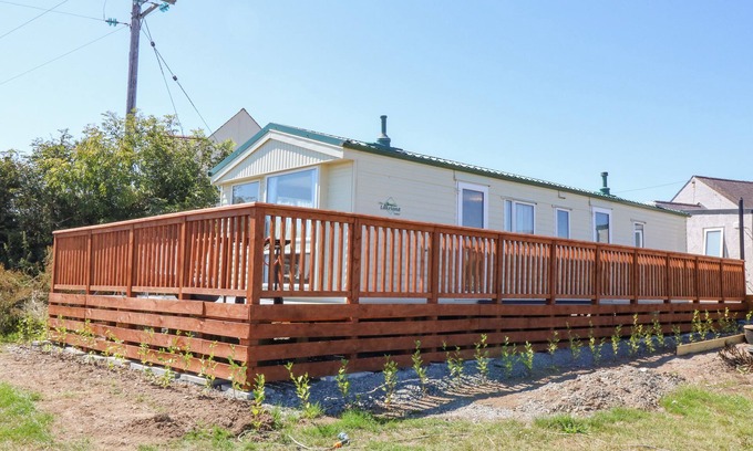 Cemaes Bay Cottage | Pet-Friendly GORPHWYSFA CARAVAN with Garden in Cemaes Bay