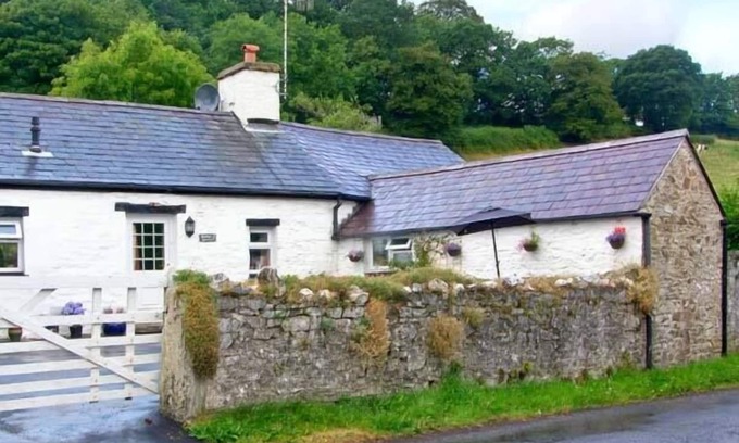 Llandysul Cottage | Pet-Friendly GORRIG BWTHYN: Character Cottage in Llandysul