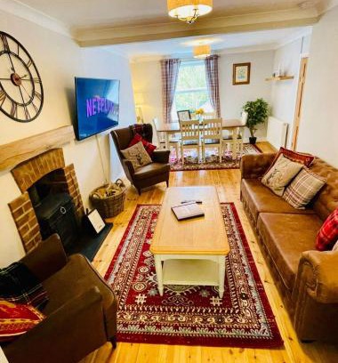 Llanarth House | Discover Gorwel: 3 Bedroom Cottage Steps from the Beach