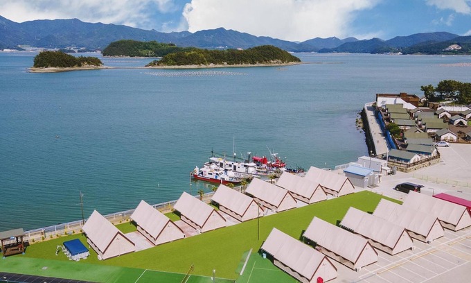 Nonarae House | Exceptional Goseong Bluebeach Pension & Glamping Retreat