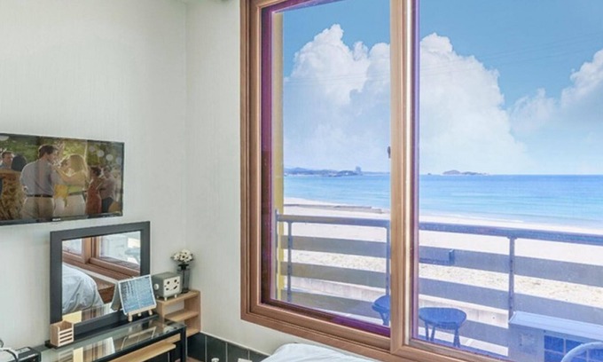 Goseong-gun House | Eco-Friendly Goseong Oz Pension with Breakfast & Kitchen