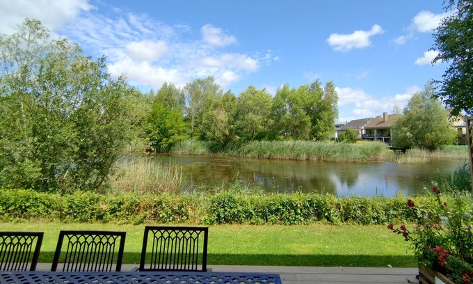 Cirencester Cottage | Relaxing Retreat at Goslings, Cotswold Water Park for 12