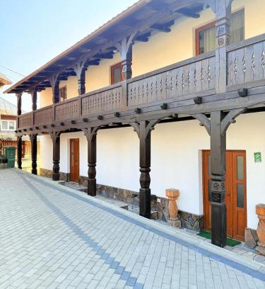 Rozavlea House | Gospodaria Klaus: Guest Rated 10/10 with Pool & Hot Tub