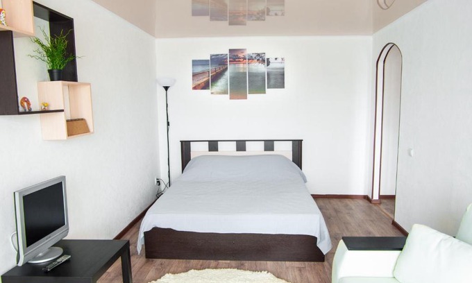 Magnitogorsk Apartment | Cozy Gosti Magnitki Apartment with Breakfast Included