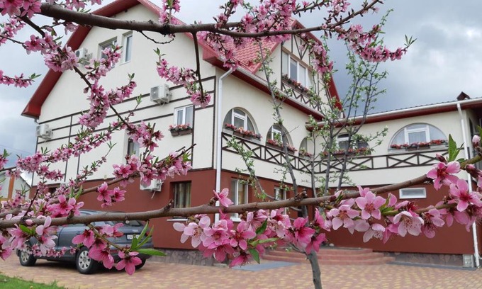 Volokonovka House | Welcoming Guest House in Volokonovka with Oceanfront Views