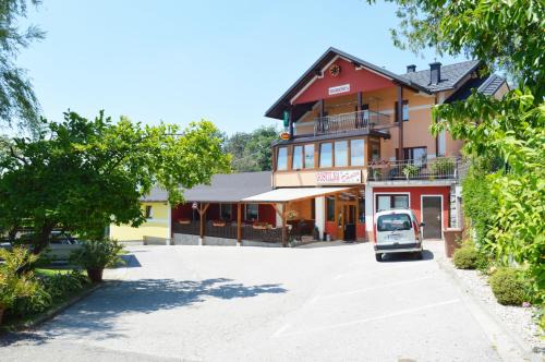 Slovenska Bistrica House | Delightful Stay at Gostilna s prenocisci Danica - 8.8/10