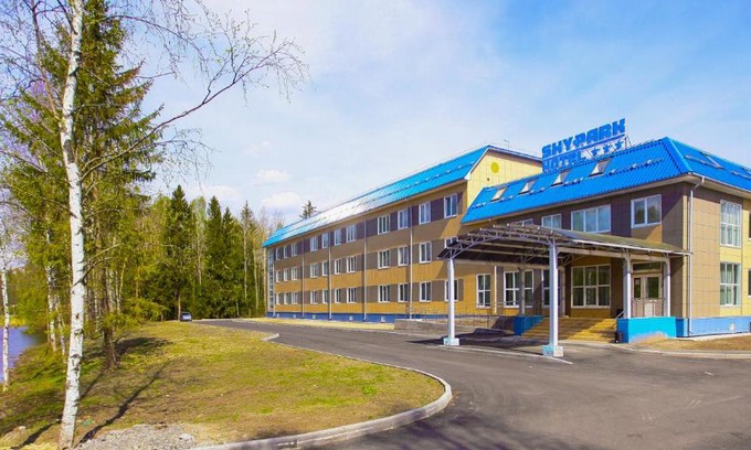 Yargomzhskoe Hotel | Discover Sky Park: Family-Friendly Stays with Hot Tub