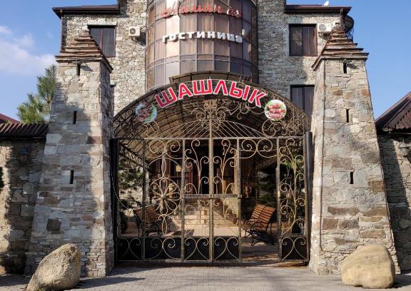 Grozny Hotel | Discover Comfort at Gostinitsa Laman-az: Breakfast Included