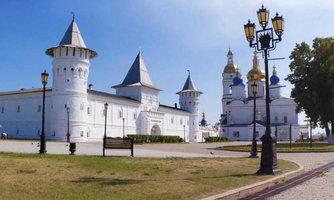 Tobolsk Hotel | Budget-Friendly Stay at Gostiny Dvor with Breakfast Included