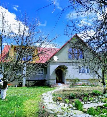 Izki House | Remarkable Gostynna Rodyna: Family & Pet-Friendly Retreat