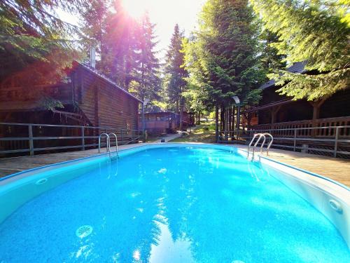 Myhove Cabin | Guest Favorite: Gostynniy Dvir Cottages with Pool & Ocean View