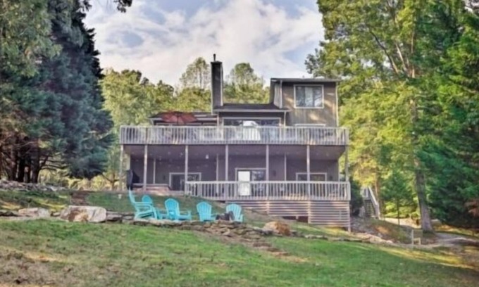 North Shore House | Experience Adventure: Kayaks, Hot Tub & Lake Views Await