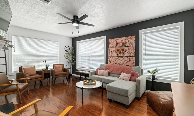 Downtown House | Gothic Girl Stylish Upstairs Nook Near Shops & A&M