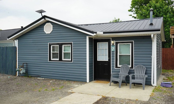 Geneva-on-the-Lake Cottage | GOTL Lovers Chateau Cottage U7