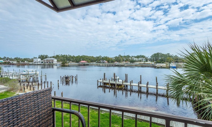 Carrabelle Condo | Unforgettable Stay at Pirate's Landing: 10/10 Review Score!