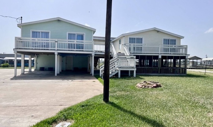 Cedar Lane Cottage | Escape to Oceanfront Bliss: Fishing, Kayaking & Beach Fun