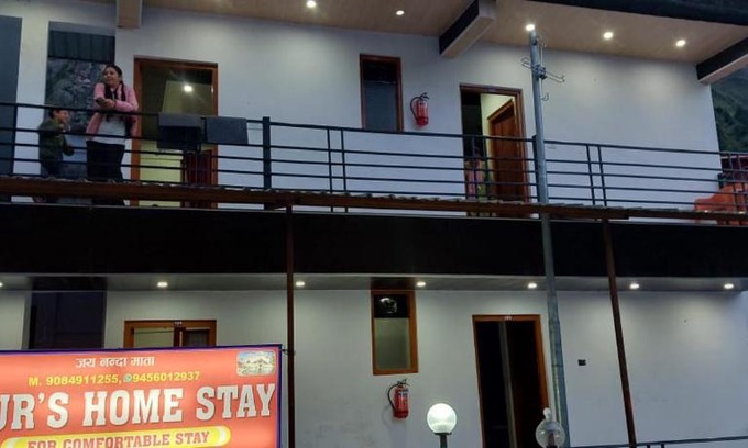 Gobind Dham House | Cozy Gour's Homestay: Family-Friendly Retreat with Kitchen