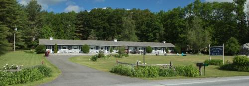 Shaftsbury Hotel | Discover Governor's Rock Motel: Ocean View & Pet Friendly