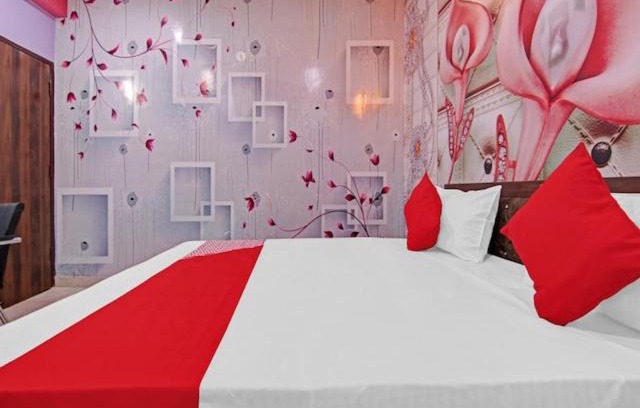 Greater Noida House | Comfortable Stay at Govind Residency with Hot Tub Access